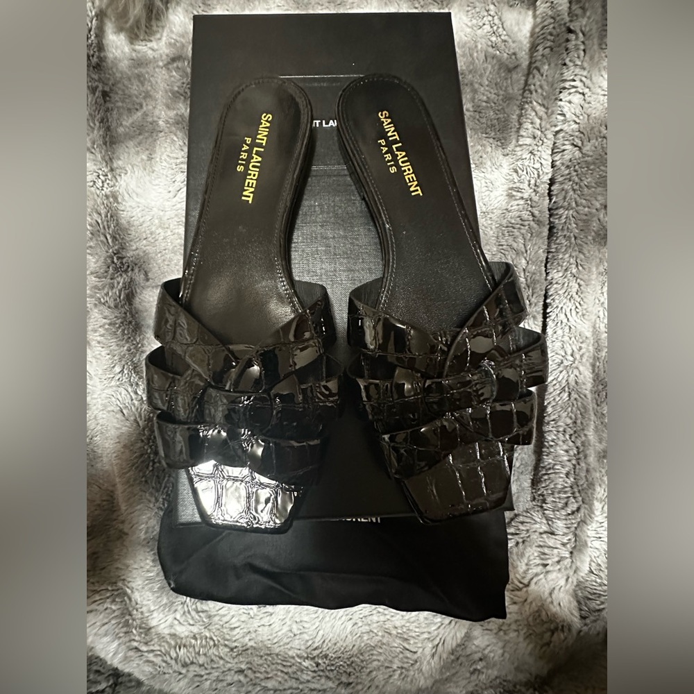 TRIBUTE MULES IN CROCODILE EMBOSSED LEATHER - Picture 13 of 15
